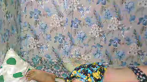 Snapshot of smilinglady27 chatting on 10.31.25 smilinglady27 online show from 10.31.25