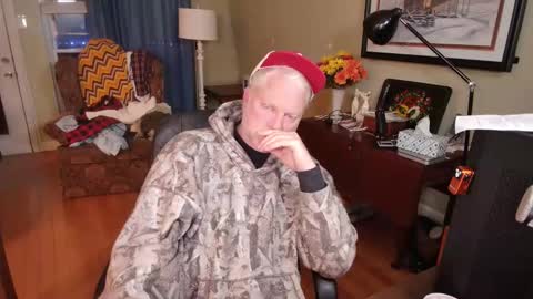 Snapshot of smokymountanman chatting on 12.18.25 smokymountanman online show from 12.18.25