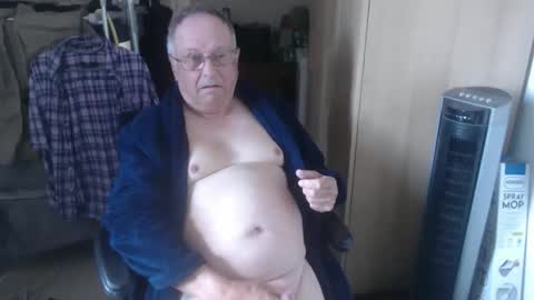 Snapshot of smoothmutton chatting on 05.18.26 smoothmutton online show from 05.18.26