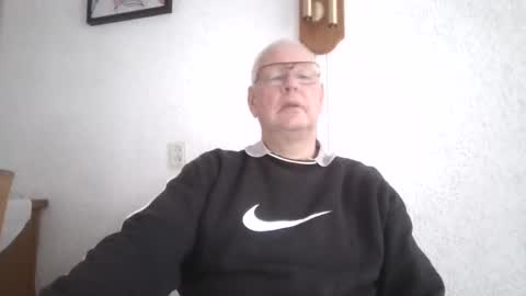 Snapshot of smoothy5460 chatting on 01.06.25 smoothy5460 online show from 01.06.25