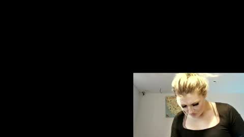 Snapshot of snapback_roxy chatting on 05.29.26 snapback_roxy online show from 05.29.26