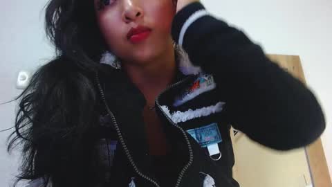 Snapshot of sneakyy_fantasy chatting on 12.20.24 Hellen online show from 12.20.24