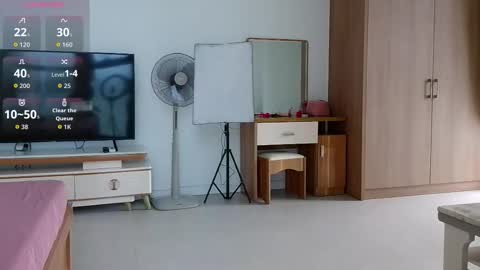 Snapshot of snejinkamisha chatting on 09.18.25 SnejinkaMisha online show from 09.18.25