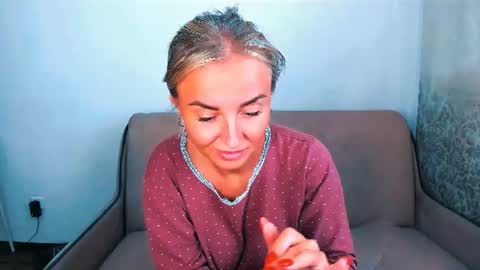 Snapshot of snezanablond chatting on 06.16.26 Sneja online show from 06.16.26