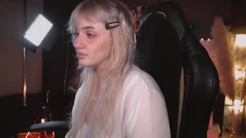 Snapshot of snowflakeskitty chatting on 06.24.26 Ellie online show from 06.24.26