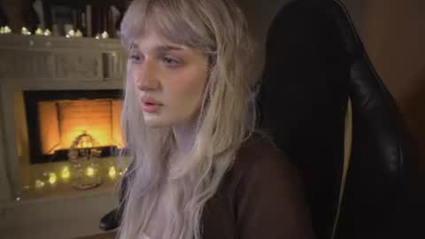 Snapshot of snowflakeskitty chatting on 07.05.26 Ellie online show from 07.05.26