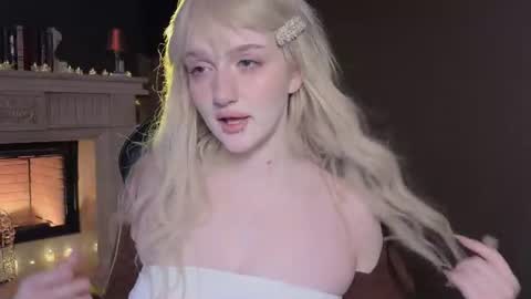 Snapshot of snowflakeskitty chatting on 07.18.26 Ellie online show from 07.18.26