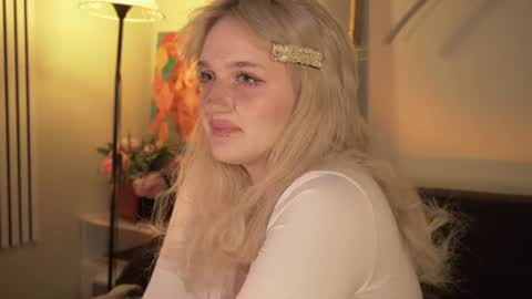 Snapshot of snowflakeskitty chatting on 07.19.26 Ellie online show from 07.19.26