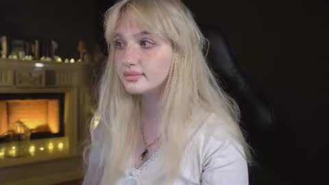 Snapshot of snowflakeskitty chatting on 07.22.26 Ellie online show from 07.22.26