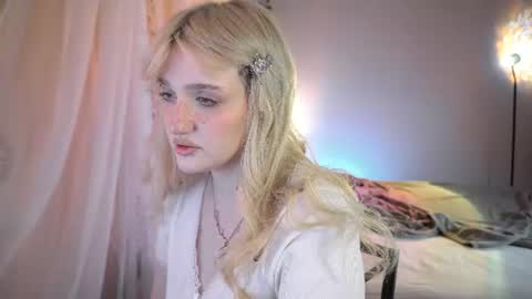 Snapshot of snowflakeskitty chatting on 07.23.26 Ellie online show from 07.23.26