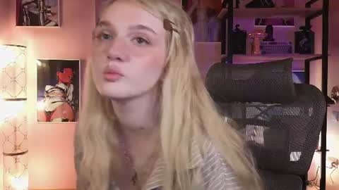 Snapshot of snowflakeskitty chatting on 07.30.26 Ellie online show from 07.30.26