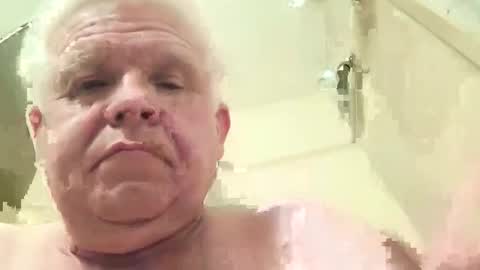 Snapshot of snowman9662 chatting on 11.04.25 snowman9662 online show from 11.04.25