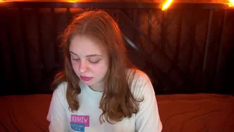 Snapshot of snowwhite_bella chatting on 10.23.25 snowwhite_bella online show from 10.23.25