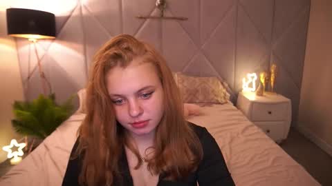 Snapshot of snowwhite_bella chatting on 11.04.25 snowwhite_bella online show from 11.04.25