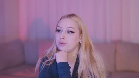 Snapshot of snowyphoenix chatting on 01.13.26 Snowy Bubbles online show from 01.13.26