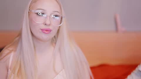 Snapshot of snowyphoenix chatting on 03.16.26 Snowy Bubbles online show from 03.16.26