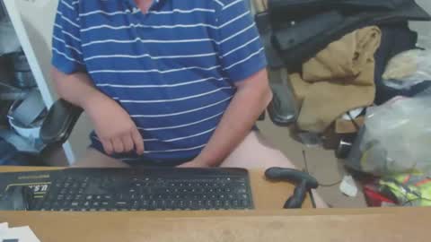 Snapshot of snwplwdrvr chatting on 09.08.25 snwplwdrvr online show from 09.08.25