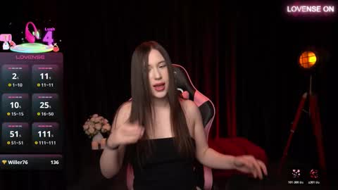 Snapshot of soffiray chatting on 12.13.25 soffiray online show from 12.13.25