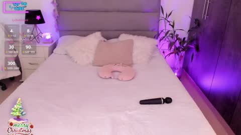 Snapshot of soffywatson chatting on 12.15.25 Sofia online show from 12.15.25