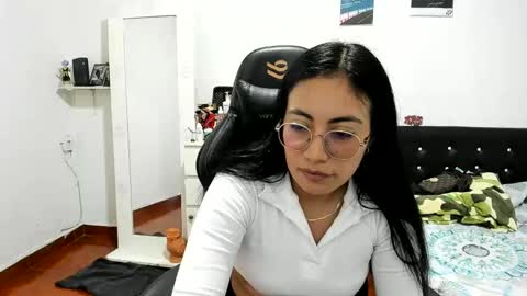 Snapshot of sofhya_jay9 chatting on 01.22.25 Evainked online show from 01.22.25