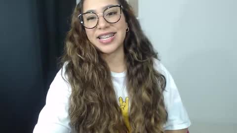 Snapshot of sofi4__ chatting on 03.05.25 sofi online show from 03.05.25
