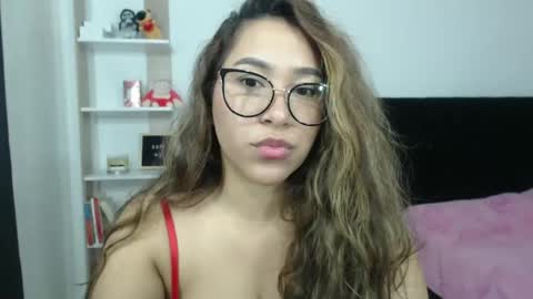 Snapshot of sofi4__ chatting on 03.09.25 sofi online show from 03.09.25