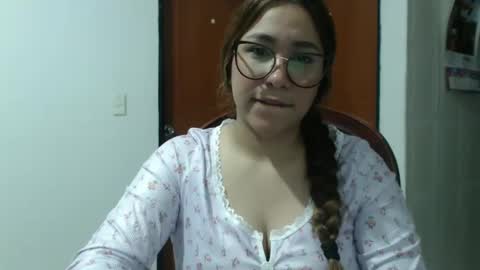 Snapshot of sofi4__ chatting on 09.19.25 sofi online show from 09.19.25