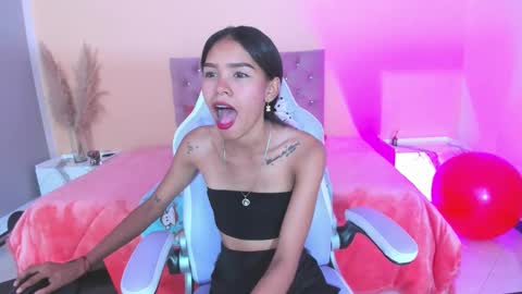 Snapshot of sofi_little2 chatting on 11.26.25 Sofia online show from 11.26.25