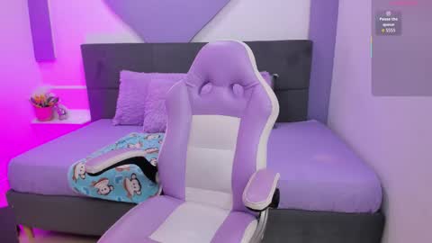 Snapshot of sofi_little2 chatting on 12.17.25 Sofia online show from 12.17.25