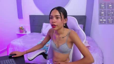 Snapshot of sofi_little2 chatting on 12.18.25 Sofia online show from 12.18.25