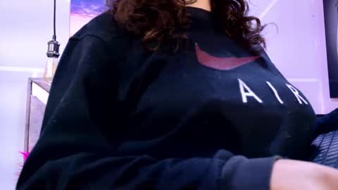 Sofi Noa online show from 11.18.25