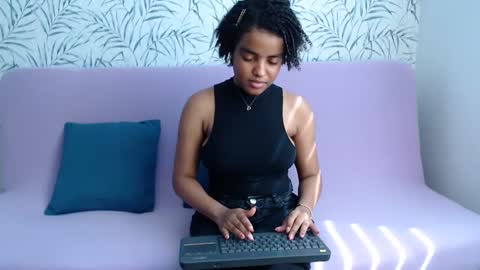 Snapshot of sofi_z chatting on 12.23.24 Sofi online show from 12.23.24