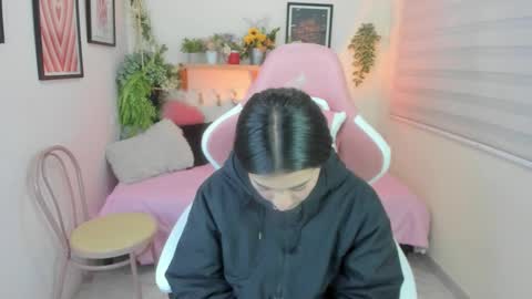 Snapshot of sofia018 chatting on 10.21.25 sofi online show from 10.21.25