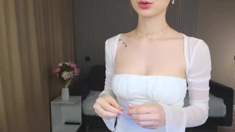 Snapshot of sofia__home chatting on 10.29.25 Sofia online show from 10.29.25