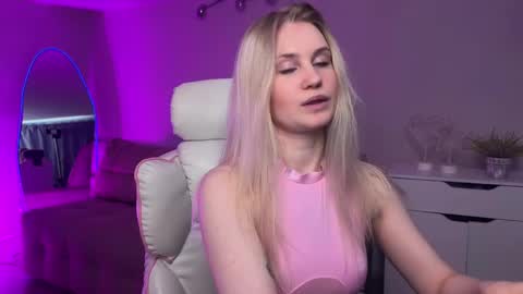 Snapshot of sofia_kenwood_ chatting on 04.30.26 Sofia online show from 04.30.26