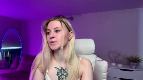 Snapshot of sofia_kenwood_ chatting on 05.28.26 Sofia online show from 05.28.26