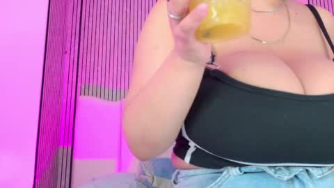 Snapshot of sofia_martinn chatting on 04.28.26 Sofia online show from 04.28.26