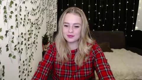 Snapshot of sofia_rosemary chatting on 12.30.24 sofia_rosemary online show from 12.30.24