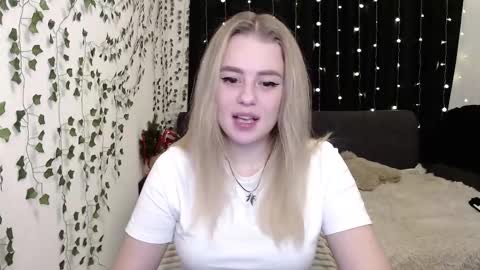 Snapshot of sofia_rosemary chatting on 01.05.25 sofia_rosemary online show from 01.05.25