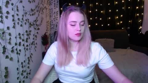 Snapshot of sofia_rosemary chatting on 02.02.25 sofia_rosemary online show from 02.02.25