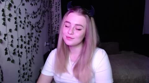 Snapshot of sofia_rosemary chatting on 02.13.25 sofia_rosemary online show from 02.13.25
