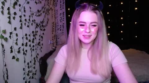 Snapshot of sofia_rosemary chatting on 03.11.25 sofia_rosemary online show from 03.11.25