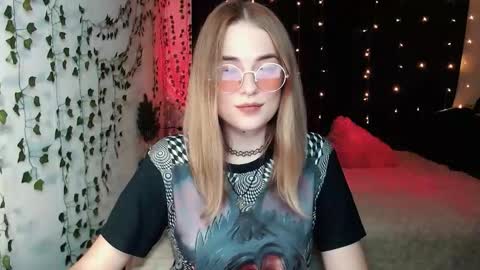 Snapshot of sofia_rosemary chatting on 09.28.25 sofia_rosemary online show from 09.28.25