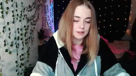 Snapshot of sofia_rosemary chatting on 09.30.25 sofia_rosemary online show from 09.30.25