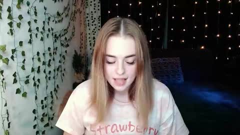 Snapshot of sofia_rosemary chatting on 10.18.25 sofia_rosemary online show from 10.18.25