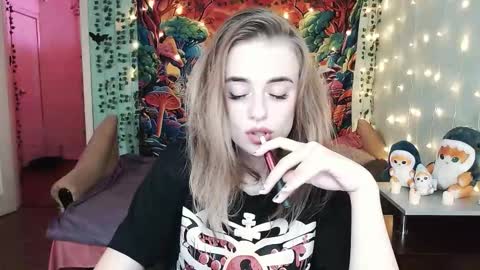 Snapshot of sofia_rosemary chatting on 10.22.25 sofia_rosemary online show from 10.22.25