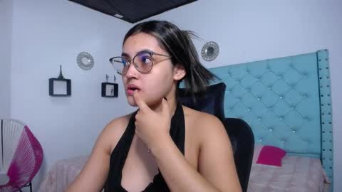 Snapshot of sofiaasexy19 chatting on 04.22.26 Sofia online show from 04.22.26
