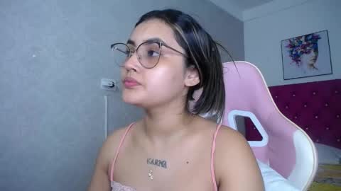 Snapshot of sofiaasexy19 chatting on 05.17.26 Sofia online show from 05.17.26