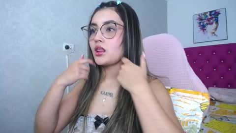 Snapshot of sofiaasexy19 chatting on 06.02.26 Sofia online show from 06.02.26