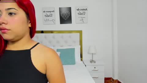 Snapshot of sofiabosch chatting on 01.05.25 Sara online show from 01.05.25